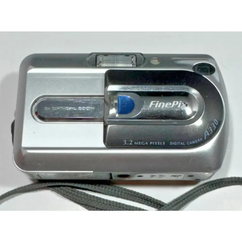 FujiFilm Finepix A330 Compact Digital Camera 3.2 Mega Pixel - Tested Working
